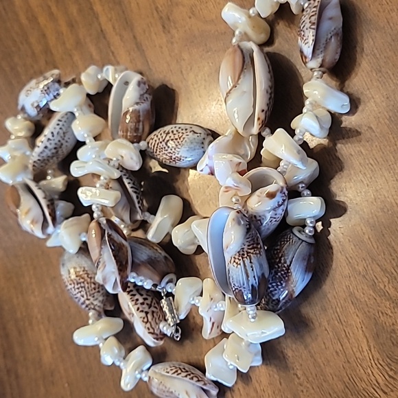 Olive Shell Necklace Natural Hand Made Beach Surf 32 inch ReRetro Vintage Estate - Picture 7 of 8